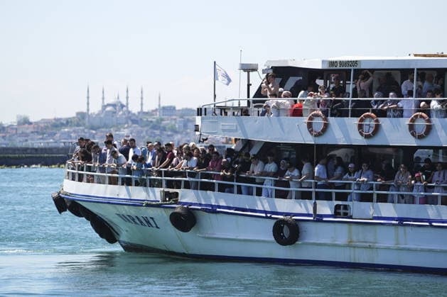 People enjoy sunny weather in Istanbul s Kadikoy coast ISTANBUL, TURKIYE - MAY 30: Locals and tourists enjoy the sunny weather on the last day of Eid al-Adha in Kadikoy district of Istanbul, Turkiye on May 30, 2026. Beyza Comert Anadolu Istanbul Turkey. Editorial use only. Please get in touch for any other usage.  Copyright: x2026xAnadoluxBeyzaxComertx