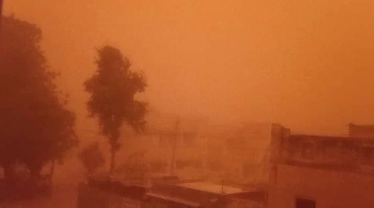 RECORD DATE NOT STATED A massive sandstorm hits Bikaner Bikaner, May 30 (ANI): A view of the massive sandstorm engulfing residential structures, in Bikaner on Saturday. (ANI Video Grab) Bikaner Rajasthan India Copyright: xANIx ANI_20260530168