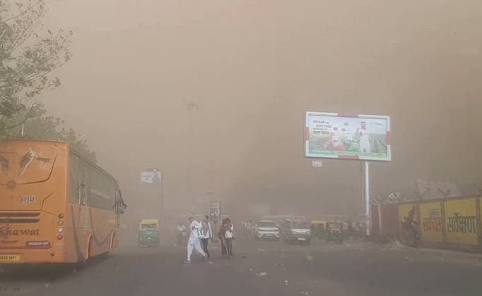 RECORD DATE NOT STATED A massive sandstorm hits Bikaner Bikaner, May 30 (ANI): People cross the road amid massive sandstorm engulfing traffic structures, in Bikaner on Saturday. (ANI Video Grab) Bikaner Rajasthan India Copyright: xANIx ANI_20260530172