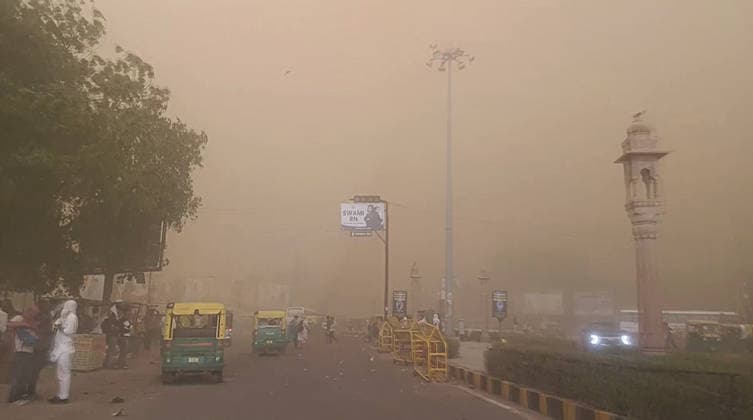 RECORD DATE NOT STATED A massive sandstorm hits Bikaner Bikaner, May 30 (ANI): Vehicles commute amid massive sandstorm engulfing traffic structures, in Bikaner on Saturday. (ANI Video Grab) Bikaner Rajasthan India Copyright: xANIx ANI_20260530173
