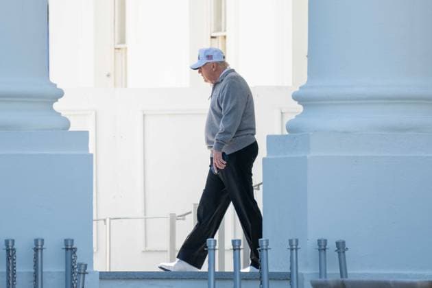 News Bilder des Tages May 30, 2026, Washington, District Of Columbia, USA: President DONALD TRUMP steps out of the White House as he heads toward his vehicles to depart the White House. Washington USA  - ZUMAs365 20260530_znp_s365_006 Copyright: xJoeyxSussmanx