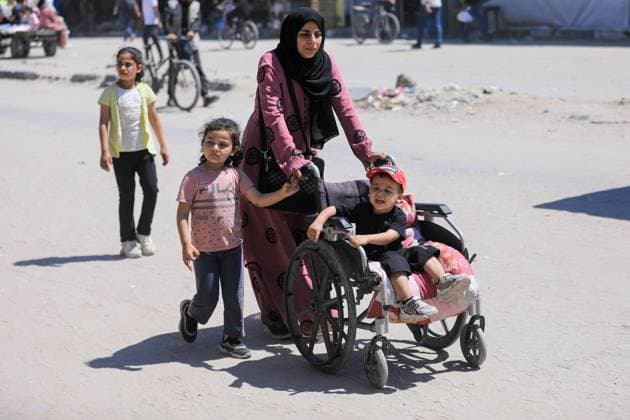 RECORD DATE NOT STATED Markets Remain Busy on Fourth Day of Eid al-Adha in Gaza City (INT) Markets Remain Busy on Fourth Day of Eid al-Adha in Gaza City. May 30, 2026, Gaza, Palestine: Palestinians shop in local markets in Gaza City on the fourth day of Eid al-Adha, as families continue purchasing food, sweets, clothing, and household necessities during the holiday. Vendors and shoppers crowded market streets despite difficult economic conditions, while residents sought to maintain Eid traditions and enjoy the festive atmosphere amid ongoing challenges across the Gaza Strip. Credit: Hashem Zimmo Thenews2(Foto: Hashem Zimmo Thenews2 imago images) Markets Remain Busy on Fourth Day of Eid al-Adha in Gaza City  Copyright: xHashemxZimmox