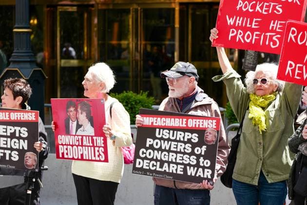 Protest at Trump Tower NYC New York, NY- May 30: Activist Group Rise and Resist Protest in Front of Trump Tower Fifth Ave to Impeach, Convict, and Remove President of USA Donald J. Trump. Demonstrators chant People Rising Up, Trump Coming Down on May 30, 2026 Credit: Camara Porter AdMedia EDITORIAL USE ONLY  Copyright: xx AdMediax admphotostwo993321