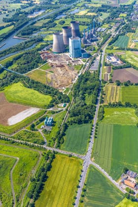 Luftbild, Hamm , Klimademonstration, KlimaCamp Hamm, Rekordversuch Menschliches Windrad auf der Radbodhalde, Zeltstadt im Lippepark, Herringen, Bockum-Hövel, Hamm, Nordrhein-Westfalen, Deutschland !ACHTUNGxMINDESTHONORARx60xEURO! *** Aerial photo, Hamm, climate demonstration, KlimaCamp Hamm, record attempt human wind turbine on the Radbodhalde, tent city in Lippepark, Herringen, Bockum Hövel, Hamm, North Rhine-Westphalia, Germany ACHTUNGxMINDESTHONORARx60xEURO