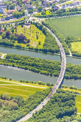 Luftbild, Hamm , Klimademonstration, KlimaCamp Hamm, Rekordversuch Menschliches Windrad auf der Radbodhalde, Zeltstadt im Lippepark, Herringen, Bockum-Hövel, Hamm, Nordrhein-Westfalen, Deutschland !ACHTUNGxMINDESTHONORARx60xEURO! *** Aerial photo, Hamm, climate demonstration, KlimaCamp Hamm, record attempt human wind turbine on the Radbodhalde, tent city in Lippepark, Herringen, Bockum Hövel, Hamm, North Rhine-Westphalia, Germany ACHTUNGxMINDESTHONORARx60xEURO