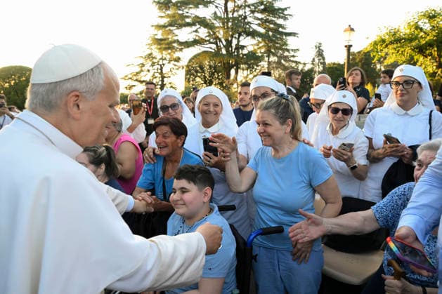 ITALY - POPE LEO XIV LEADS THE ROSARY FOR PEACE AT THE GROTTO OF OUR LADY OF LOURDS IN THE VATICAN GARDENS - 2026 5 30 Italy, Rome, Vatican, 2026 5 30 Pope Leo XIV leads the rosary for peace at the Grotto of Our Lady of Lourdes in the Vatican Gardens to mark the conclusion of the Marian month of May EDITORIAL USE ONLY - NO BOOKS Copyright: xVATICANxMEDIAx