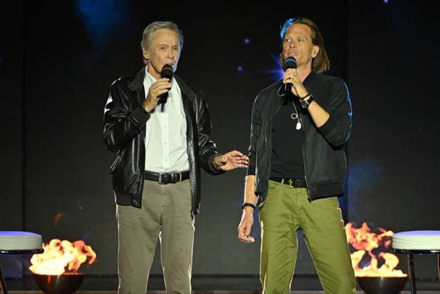 30.05.2026, STARnacht am Neusiedler See im Burgenland (AUT), Seebühne Mörbisch, Im Bild zu sehen: Peter und Mike Kraus, *** 30 05 2026, STARnacht at Lake Neusiedl in Burgenland AUT , Seebühne Mörbisch, In the picture you can see Peter and Mike Kraus,
