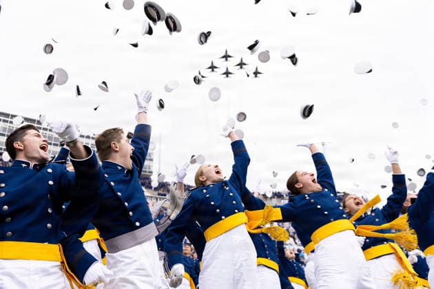 May 30, 2026, Colorado Springs, Co, United States: Cadets toss their hats skyward as the U.S. Air Force Thunderbirds fly over at the conclusion of the U.S. Air Force Academy Class of 2026 graduation ceremony at Falcon Stadium, May 28, 2026 in Colorado Springs, Colorado. A total of 931 cadets received commissions as second lieutenants in the U.S. Air Force and U.S. Space Force. Colorado Springs United States - ZUMAp138 20260530_zaa_p138_012 Copyright: xRayxBahner U.S.xAirx
