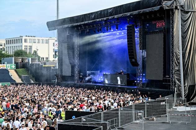 Konzert von Paul Kalkbrenner in Mönchengladbach ** NUR FÜR REDAKTIONELLE ZWECKE ** EDITORIAL USE ONLY **<p>Gut 9400 Menschen feiern am Samstag, 30. Mai 2026 beim DJ-Set von Paul Kalkbrenner im Sparkassenpark in Mönchengladbach. Deutschland NRW Mönchengladbach Copyright: VladimirxWegener *** Concert by Paul Kalkbrenner in Mönchengladbach FOR EDITORIAL PURPOSES ONLY EDITORIAL USE ONLY p A good 9400 people celebrate on Saturday, May 30, 2026 during Paul Kalkbrenners DJ set at Sparkassenpark in Mönchengladbach Germany NRW Mönchengladbach Copyright VladimirxWegener Copyright: VladimirxWegener doc862qs1ej6vm943geaaq ,EDITORIAL USE ONLY