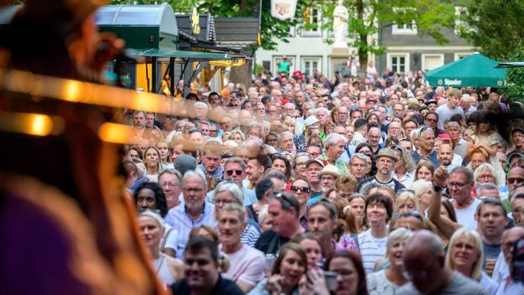 Hattingen: Altstadtfest 2026 - Der Samstag ** NUR FÜR REDAKTIONELLE ZWECKE ** EDITORIAL USE ONLY **<p>Pfefferminzprinz auf dem Altstadtfest in Hattingen am Samstag, den 30. Mai 2026. Hattingen Copyright: UwexErnst *** Hattingen Altstadtfest 2026 The Saturday FOR EDITORIAL PURPOSES ONLY EDITORIAL USE ONLY p Pfefferminzprinz at the Altstadtfest in Hattingen on Saturday, May 30, 2026 Hattingen Copyright UwexErnst Copyright: UwexErnst doc862r2aqahhdijwj9b3u ,EDITORIAL USE ONLY
