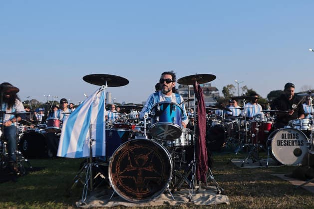 Drummers seek the Guinness World Record with more than 400 drums playing simultaneously in Buenos Aires BUENOS AIRES, ARGENTINA - MAY 30: More than 400 drummers perform simultaneously during the new edition of the Baterias a la Plaza festival at Parque Arroyo Vega in Buenos Aires, Argentina, on May 30, 2026. The event gathered musicians from across the country to share a unique open-air musical experience alongside influential figures of the Argentine drumming scene, as participants played synchronized patterns to create a collective soundscape. Luciano Gonzalez Anadolu Buenos Aires Argentina. Editorial use only. Please get in touch for any other usage.  Copyright: x2026xAnadoluxLucianoxGonzalezx