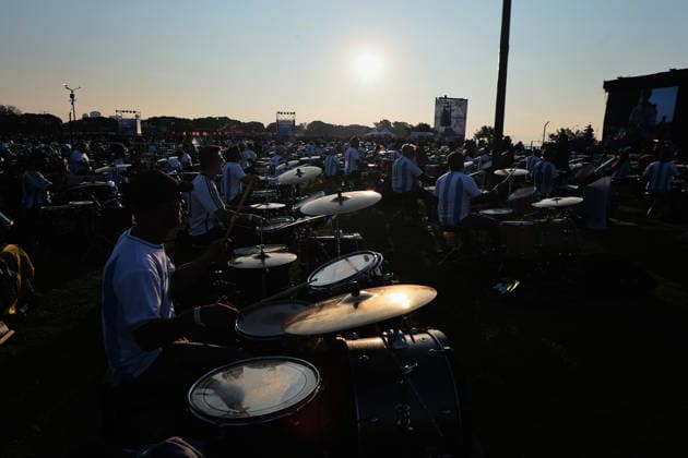 Drummers seek the Guinness World Record with more than 400 drums playing simultaneously in Buenos Aires BUENOS AIRES, ARGENTINA - MAY 30: More than 400 drummers perform simultaneously during the new edition of the Baterias a la Plaza festival at Parque Arroyo Vega in Buenos Aires, Argentina, on May 30, 2026. The event gathered musicians from across the country to share a unique open-air musical experience alongside influential figures of the Argentine drumming scene, as participants played synchronized patterns to create a collective soundscape. Luciano Gonzalez Anadolu Buenos Aires Argentina. Editorial use only. Please get in touch for any other usage.  Copyright: x2026xAnadoluxLucianoxGonzalezx