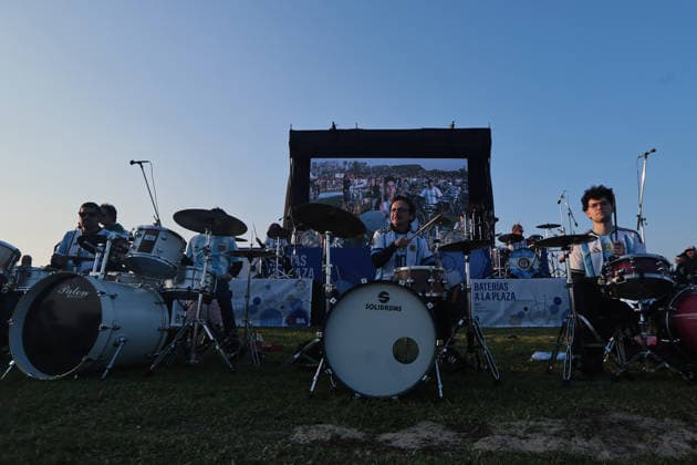Drummers seek the Guinness World Record with more than 400 drums playing simultaneously in Buenos Aires BUENOS AIRES, ARGENTINA - MAY 30: More than 400 drummers perform simultaneously during the new edition of the Baterias a la Plaza festival at Parque Arroyo Vega in Buenos Aires, Argentina, on May 30, 2026. The event gathered musicians from across the country to share a unique open-air musical experience alongside influential figures of the Argentine drumming scene, as participants played synchronized patterns to create a collective soundscape. Luciano Gonzalez Anadolu Buenos Aires Argentina. Editorial use only. Please get in touch for any other usage.  Copyright: x2026xAnadoluxLucianoxGonzalezx