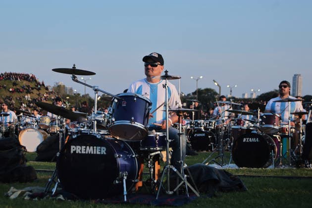 Drummers seek the Guinness World Record with more than 400 drums playing simultaneously in Buenos Aires BUENOS AIRES, ARGENTINA - MAY 30: More than 400 drummers perform simultaneously during the new edition of the Baterias a la Plaza festival at Parque Arroyo Vega in Buenos Aires, Argentina, on May 30, 2026. The event gathered musicians from across the country to share a unique open-air musical experience alongside influential figures of the Argentine drumming scene, as participants played synchronized patterns to create a collective soundscape. Luciano Gonzalez Anadolu Buenos Aires Argentina. Editorial use only. Please get in touch for any other usage.  Copyright: x2026xAnadoluxLucianoxGonzalezx