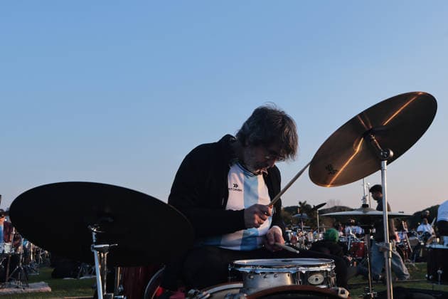 Drummers seek the Guinness World Record with more than 400 drums playing simultaneously in Buenos Aires BUENOS AIRES, ARGENTINA - MAY 30: More than 400 drummers perform simultaneously during the new edition of the Baterias a la Plaza festival at Parque Arroyo Vega in Buenos Aires, Argentina, on May 30, 2026. The event gathered musicians from across the country to share a unique open-air musical experience alongside influential figures of the Argentine drumming scene, as participants played synchronized patterns to create a collective soundscape. Luciano Gonzalez Anadolu Buenos Aires Argentina. Editorial use only. Please get in touch for any other usage.  Copyright: x2026xAnadoluxLucianoxGonzalezx