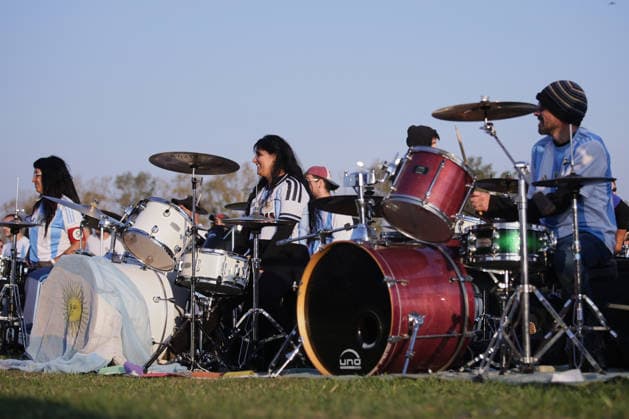 Drummers seek the Guinness World Record with more than 400 drums playing simultaneously in Buenos Aires BUENOS AIRES, ARGENTINA - MAY 30: More than 400 drummers perform simultaneously during the new edition of the Baterias a la Plaza festival at Parque Arroyo Vega in Buenos Aires, Argentina, on May 30, 2026. The event gathered musicians from across the country to share a unique open-air musical experience alongside influential figures of the Argentine drumming scene, as participants played synchronized patterns to create a collective soundscape. Luciano Gonzalez Anadolu Buenos Aires Argentina. Editorial use only. Please get in touch for any other usage.  Copyright: x2026xAnadoluxLucianoxGonzalezx