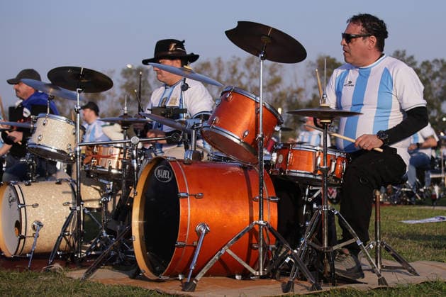 Drummers seek the Guinness World Record with more than 400 drums playing simultaneously in Buenos Aires BUENOS AIRES, ARGENTINA - MAY 30: More than 400 drummers perform simultaneously during the new edition of the Baterias a la Plaza festival at Parque Arroyo Vega in Buenos Aires, Argentina, on May 30, 2026. The event gathered musicians from across the country to share a unique open-air musical experience alongside influential figures of the Argentine drumming scene, as participants played synchronized patterns to create a collective soundscape. Luciano Gonzalez Anadolu Buenos Aires Argentina. Editorial use only. Please get in touch for any other usage.  Copyright: x2026xAnadoluxLucianoxGonzalezx