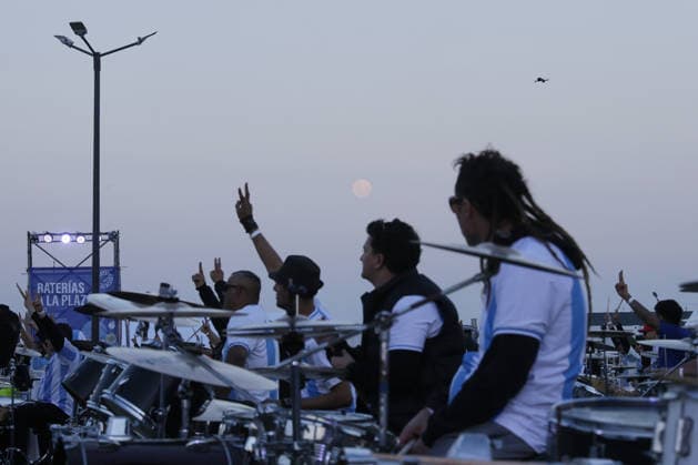 Drummers seek the Guinness World Record with more than 400 drums playing simultaneously in Buenos Aires BUENOS AIRES, ARGENTINA - MAY 30: More than 400 drummers perform simultaneously during the new edition of the Baterias a la Plaza festival at Parque Arroyo Vega in Buenos Aires, Argentina, on May 30, 2026. The event gathered musicians from across the country to share a unique open-air musical experience alongside influential figures of the Argentine drumming scene, as participants played synchronized patterns to create a collective soundscape. Luciano Gonzalez Anadolu Buenos Aires Argentina. Editorial use only. Please get in touch for any other usage.  Copyright: x2026xAnadoluxLucianoxGonzalezx