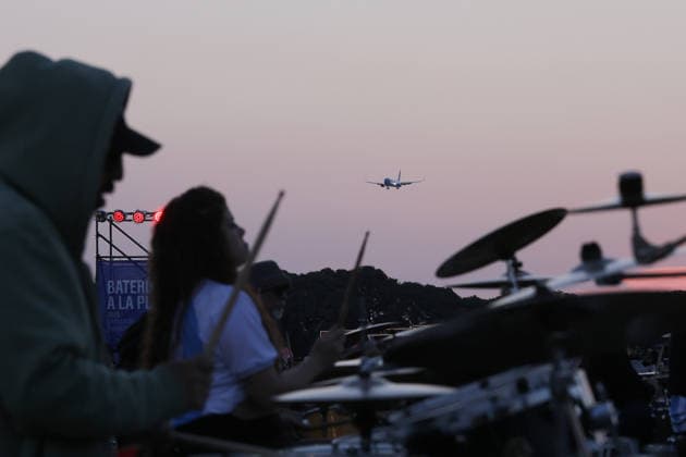 Drummers seek the Guinness World Record with more than 400 drums playing simultaneously in Buenos Aires BUENOS AIRES, ARGENTINA - MAY 30: More than 400 drummers perform simultaneously during the new edition of the Baterias a la Plaza festival at Parque Arroyo Vega in Buenos Aires, Argentina, on May 30, 2026. The event gathered musicians from across the country to share a unique open-air musical experience alongside influential figures of the Argentine drumming scene, as participants played synchronized patterns to create a collective soundscape. Luciano Gonzalez Anadolu Buenos Aires Argentina. Editorial use only. Please get in touch for any other usage.  Copyright: x2026xAnadoluxLucianoxGonzalezx