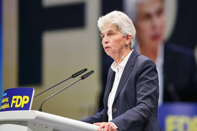 Berlin, Deutschland, 30.05.2026: Estrel: 77. Bundesparteitag der FDP: Marie-Agnes Strack-Zimmermann nach ihrer Rede, in der sie sich für den Parteivorsitz beworben hat *** Berlin, Germany, 30 05 2026 Estrel 77 Federal Party Conference of the FDP Marie Agnes Strack Zimmermann after her speech in which she stood for the party chairmanship Copyright: xdtsxNachrichtenagenturx dts_121256
