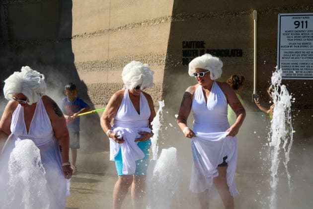 May 30, 2026, Palm Springs, California, USA: Thousands of people and more than 1,000 participants dressed as Marilyn Monroe gather in downtown Palm Springs, California, during an event celebrating the 100th anniversary of Monroe s birth on May 30, 2026. Organizers announced that 1,034 participants took part, surpassing the previous Guinness World Record for the largest gathering of people dressed as Marilyn Monroe. The event was held near the city s iconic 26-foot-tall Marilyn Monroe statue and attracted visitors from across the United States and beyond. Palm Springs USA - ZUMAi11_ 20260530_aap_i11_012 Copyright: xIanxL.xSitrenx