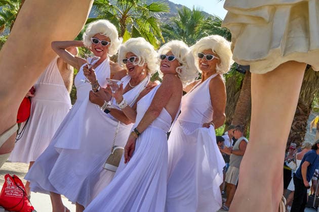 May 30, 2026, Palm Springs, California, USA: Thousands of people and more than 1,000 participants dressed as Marilyn Monroe gather in downtown Palm Springs, California, during an event celebrating the 100th anniversary of Monroe s birth on May 30, 2026. Organizers announced that 1,034 participants took part, surpassing the previous Guinness World Record for the largest gathering of people dressed as Marilyn Monroe. The event was held near the city s iconic 26-foot-tall Marilyn Monroe statue and attracted visitors from across the United States and beyond. Palm Springs USA - ZUMAi11_ 20260530_aap_i11_017 Copyright: xIanxL.xSitrenx