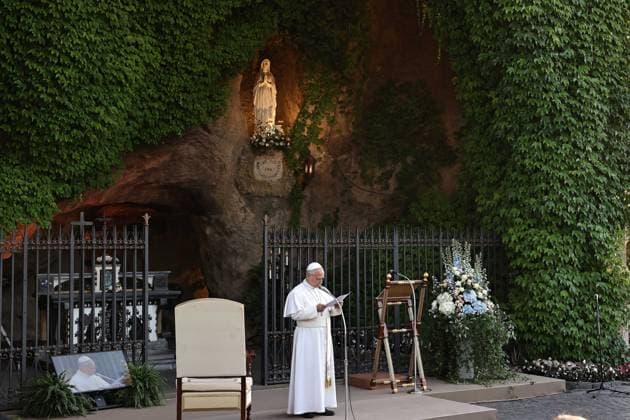 May 30, 2026. Vatican City - POPE LEO XIV leads the World Holy Rosary on the occasion of the conclusion of the Marian month inside the Vatican Gardens at the Vatican. EvandroInetti_via ZUMA Wire Vatican City State - ZUMAi15_ 20260530_zaf_i15_039 Copyright: xEvandroxInettix
