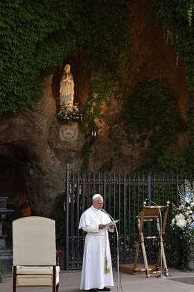 May 30, 2026. Vatican City - POPE LEO XIV leads the World Holy Rosary on the occasion of the conclusion of the Marian month inside the Vatican Gardens at the Vatican. EvandroInetti_via ZUMA Wire Vatican City State - ZUMAi15_ 20260530_zaf_i15_040 Copyright: xEvandroxInettix
