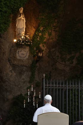 May 30, 2026. Vatican City - POPE LEO XIV leads the World Holy Rosary on the occasion of the conclusion of the Marian month inside the Vatican Gardens at the Vatican. EvandroInetti_via ZUMA Wire Vatican City State - ZUMAi15_ 20260530_zaf_i15_046 Copyright: xEvandroxInettix