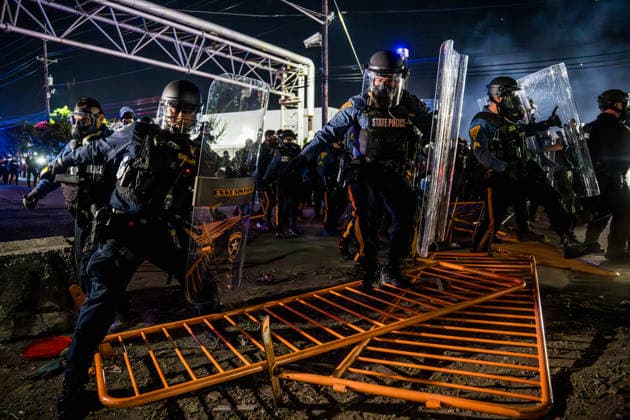 Clashes outside ICE Detention Facility in New Jersey NEW JERSEY, UNITED STATES - MAY 30: Protestors and New Jersey State Police clash outside Delaney Hall, a private prison being used as an ICE detention center, in Newark, New Jersey, United States on May 30, 2026. Delaney Hall has been the site of ongoing protests due to poor living conditions for ICE detainees. Thomas Hengge Anadolu New Jersey United States. Editorial use only. Please get in touch for any other usage.  Copyright: x2026xAnadoluxThomasxHenggex