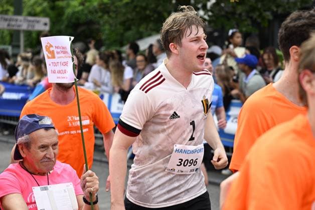 Prince Emmanuel (C) runs with a group to help handisport at the 46th edition of the Brussels 20km run, Sunday 31 May 2026 in Brussels.  JASPERxJACOBS 1078049711st