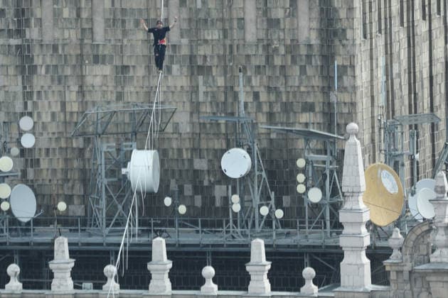 Jaan Roose crossed a highline between two tallest Polish building WARSAW, POLAND - MAY 31: Jaan Roose walks a highline between the Palace of Culture and Science and Varso Tower during the Red Bull Time Line in Warsaw, Poland, May 31, 2026. During the event Estonian slackliner crossed a 500-meter-long line suspended about 180 meters above the city streets between two tallest buildings in Poland. Jakub Porzycki Anadolu Warsaw Poland. Editorial use only. Please get in touch for any other usage.  Copyright: x2026xAnadoluxJakubxPorzyckix