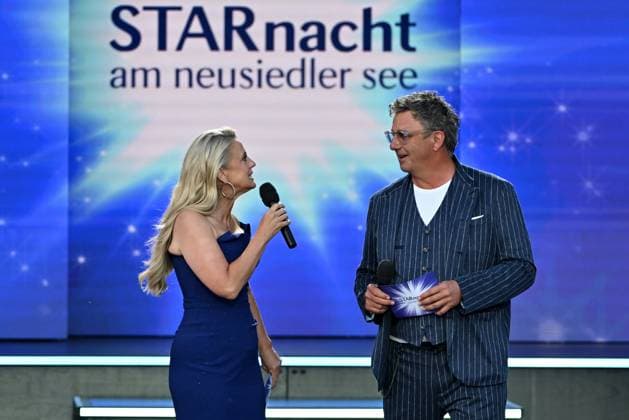 30.05.2026, STARnacht am Neusiedler See im Burgenland (AUT), Seebühne Mörbisch, Im Bild: Barbara Schöneberger, Hans Sigl, *** 30 05 2026, STARnacht am Neusiedler See im Burgenland AUT , Seebühne Mörbisch, In the picture Barbara Schöneberger, Hans Sigl,