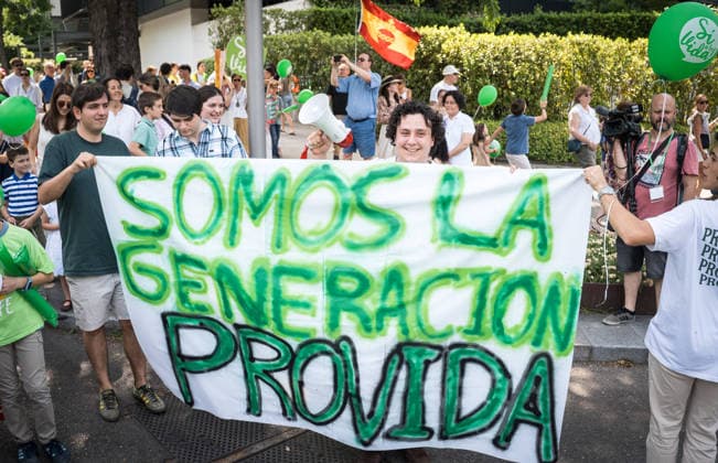 March Yes to Life in Madrid Demonstrators carry banner with slogan We are the pro-life generation during a demonstration against the shielding of abortion in the Constitution and the euthanasia law, on May 31, 2026, in Madrid Spain The Platform Yes to Life, made up of more than 500 associations, calls the demonstration under the slogan March Yes to Life to call for the repeal of the anti-life laws and to protest against the protection of abortion in the Constitution and against the euthanasia law 31 MAY 2026 ANTI-ABORTION DEMONSTRATION EUTHANASIA PRO-LIFE Diego Radamé Madrid Madrid Spain  Copyright: xDiegoxRadamÃ sx 7561831