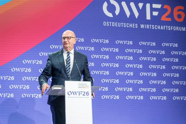 Dietmar Woidke + Elisabeth Kaiser - OWF26 EUR, Deutschland, Berlin, 31.05.2026: Dietmar Woidke (SPD), Ministerpräsident des Landes Brandenburg Elisabeth Kaiser (SPD), Staatsministerin und Beauftragte der Bundesregierung für Ostdeutschland zur Konferenz des Ostdeutschen Wirtschaftsforum unter dem Leitgedanken Eine neue (Un)Ordnung, welche Rolle spielt Deutschland und Europa im globalen Systemwettbewerb? Ostdeutschland steht dabei im Mittelpunkt als Region. Die Transformation im Gespräch zwischen Politik, Wirtschaft und Gesellschaft *** Dietmar Woidke Elisabeth Kaiser OWF26 EUR, Germany, Berlin, 31 05 2026 Dietmar Woidke SPD , Minister President of the State of Brandenburg Elisabeth Kaiser SPD , Minister of State and Federal Gove