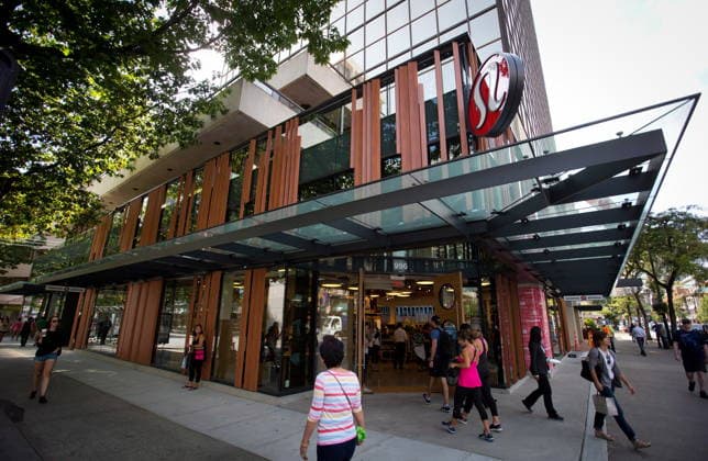 August 21, 2014, Vancouver, Bc, CANADA: Des clients po noÂ¨trent dans la boutique de Lululemon Athletica sur Robson Street lors de son inauguration, dans le centre-ville de Vancouver, en Colombie-Britannique, le jeudi 21 aooÂ»t 2014. LA PRESSE CANADIENNE Vancouver CANADA  - ZUMAc35_ 20140821_zaf_c35_022 Copyright: xDarrylxDyckx