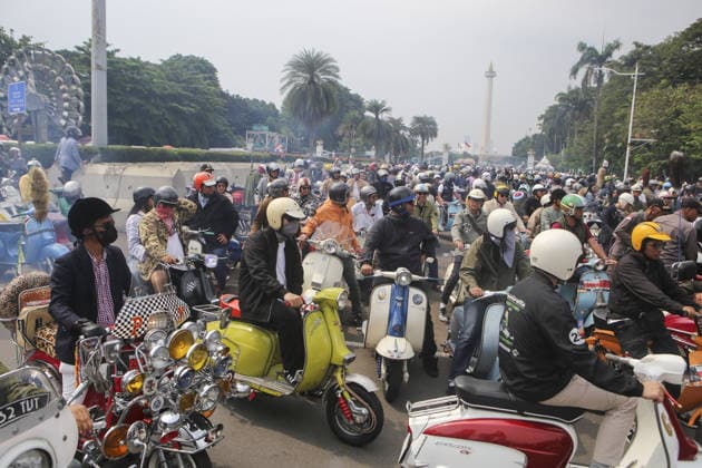 Vespa enthusiasts gather for the Jakarta Mods Mayday (JMM) 2026 Festival in Indonesia JAKARTA, INDONESIA - MAY 31: Thousands of Vespa enthusiasts from around the world gather for Jakarta Mods Mayday (JMM) 2026, an annual event that unites scooter lovers in Jakarta, Indonesia on May 31, 2026. Organized by Warriors Jakarta Production, the event drew an estimated 5,000 participants who joined a convoy through the capital’s major streets. More than a celebration of scooter culture, JMM 2026 is expected to contribute positively to Jakarta’s tourism and creative economy. Indonesia has long been home to one of the largest Vespa communities in Southeast Asia, with deep roots dating back to the 1960s. Vespa clubs thrive in nearly every province, ser  Copyright: x2026xAnadoluxAgoesxRudiantox
