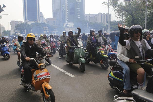 Vespa enthusiasts gather for the Jakarta Mods Mayday (JMM) 2026 Festival in Indonesia JAKARTA, INDONESIA - MAY 31: Thousands of Vespa enthusiasts from around the world gather for Jakarta Mods Mayday (JMM) 2026, an annual event that unites scooter lovers in Jakarta, Indonesia on May 31, 2026. Organized by Warriors Jakarta Production, the event drew an estimated 5,000 participants who joined a convoy through the capital’s major streets. More than a celebration of scooter culture, JMM 2026 is expected to contribute positively to Jakarta’s tourism and creative economy. Indonesia has long been home to one of the largest Vespa communities in Southeast Asia, with deep roots dating back to the 1960s. Vespa clubs thrive in nearly every province, ser  Copyright: x2026xAnadoluxAgoesxRudiantox