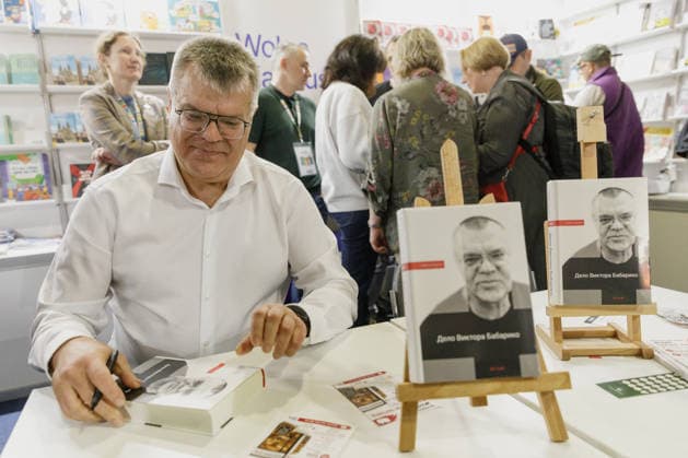 Viktar Babaryka at Warsaw Book Fair event in Warsaw - 31 May 2026 Viktar Babaryka signs copies of the book The Case of Viktar Babaryka at the Free Belarus salon during the Warsaw Book Fair, which brings together independent Belarusian publishers in exile and books banned from sale and distribution in Belarus. Viktar Babaryka is a former Belarusian political prisoner, banker and philanthropist. He intended to run in the 2020 presidential election but was detained shortly after announcing his candidacy. After spending more than five and a half years in prison, Babaryka was released on December 13, 2025 along with around 100 other political prisoners and transferred from Belarus to Ukraine against his will. He later moved to Poland and the Copyright: xVolhaxShukailax xSOPAxImagesx VSHUKAILA_3856