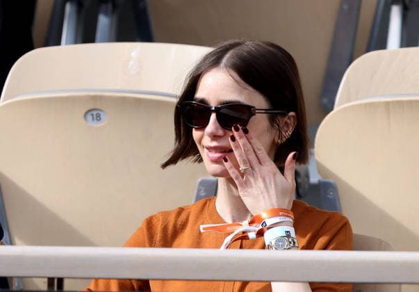 Lily Collins with her husband Charlie McDowell and Ashley Park in the stands during the French Open tennis tournament at Roland Garros on May 31, 2026 Dominique Jacovides Bestimage Lily Collins with her husband Charlie McDowell and Ashley Park in the stands during the French Open tennis tournament at Roland Garros on May 31, 2026 Paris France  Copyright: xDOMINIQUExJACOVIDESx xBESTIMAGExDOMINIQUExJACOVIDESx xBESTIMAGEx