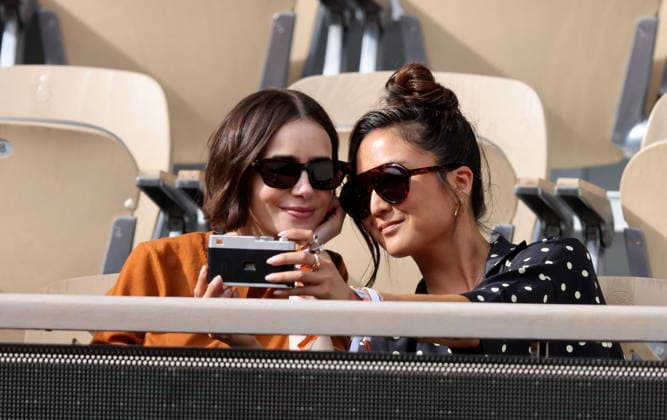 Lily Collins with her husband Charlie McDowell and Ashley Park in the stands during the French Open tennis tournament at Roland Garros on May 31, 2026 Dominique Jacovides Bestimage Lily Collins with her husband Charlie McDowell and Ashley Park in the stands during the French Open tennis tournament at Roland Garros on May 31, 2026 Paris France  Copyright: xDOMINIQUExJACOVIDESx xBESTIMAGExDOMINIQUExJACOVIDESx xBESTIMAGEx