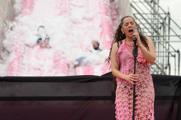 Vilnius hosts fourth edition of Pink Soup Fest VILNIUS, LITHUANIA - MAY 31: A woman sings during the fourth edition of the Pink Soup Fest, with the event running for three days for the first time in Vilnius, Lithuania, on May 31, 2026. Organizers say the festival drew more than 93,000 visitors last year, and this year’s program includes food, performances and public events across the city center. Yauhen Yerchak Anadolu Vilnius Lithuania. Editorial use only. Please get in touch for any other usage.  Copyright: x2026xAnadoluxYauhenxYerchakx