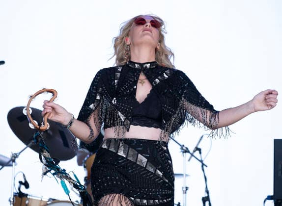 Wychwood Festival 2026 Elles Bailey performing at Wychwood Festival,Cheltenham Racecourse, Credit:x Brian Jordan - B2820 Avalon uk  Copyright: xxx xBrianxJordanx-xB2820x xAvalonx 1106935186