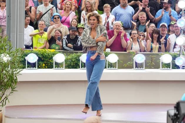 ZDF-Fernsehgarten 2026. Anna-Maria Zimmermann im ZDF Fernsehgarten mit dem Motto Bingo-Party am 31.05.2026 in Mainz. Mainz ZDF Fernsehgarten Rheinland-Pfalz *** ZDF Fernsehgarten 2026 Anna Maria Zimmermann in the ZDF Fernsehgarten with the motto Bingo Party on 31 05 2026 in Mainz Mainz ZDF Fernsehgarten Rheinland Pfalz