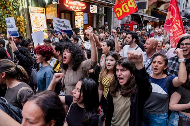 Gezi Anniversary Rally in Istanbul Demonstrators hold placards and chant slogans during a rally marking the 13th anniversary of the Gezi Park protests in Istanbul, Turkey on May 31, 2026. Citizens gathered in Istanbul to commemorate those who died during the 2013 Gezi Park protests, which evolved into nationwide anti-government demonstrations. Istanbul Istanbul Turkey Copyright: xTolgaxSezginx