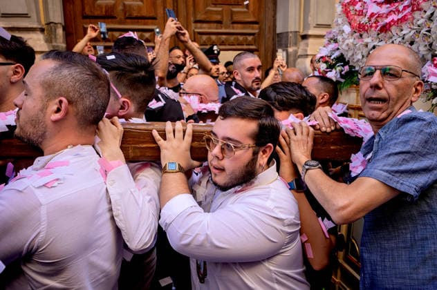 Solemn procession in honour of St Rita of Cascia to Palermo PALERMO, ITALY - MAY 31: Solemn procession with the statue of Saint Rita of Cascia, the venerated Saint of impossible miracles in the Capo district on May 31, 2026 in Palermo, Italy. The cult of the Saint spread in Palermo in 1922, the year in which the first festival in her honour was organised, and she is venerated within the 14th-century church and convent of Saint Augustine, in the Capo district. Palermo Sicily Italy Copyright: xStefanoxMontesix