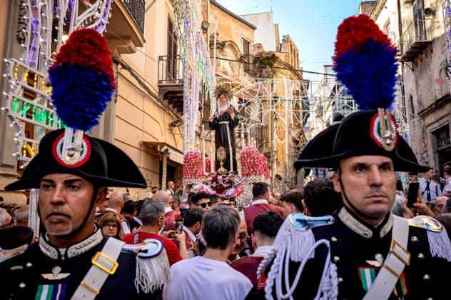 Solemn procession in honour of St Rita of Cascia to Palermo PALERMO, ITALY - MAY 31: Solemn procession with the statue of Saint Rita of Cascia, the venerated Saint of impossible miracles in the Capo district on May 31, 2026 in Palermo, Italy. The cult of the Saint spread in Palermo in 1922, the year in which the first festival in her honour was organised, and she is venerated within the 14th-century church and convent of Saint Augustine, in the Capo district. Palermo Sicily Italy Copyright: xStefanoxMontesix