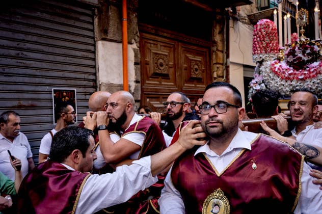 Solemn procession in honour of St Rita of Cascia to Palermo PALERMO, ITALY - MAY 31: Solemn procession with the statue of Saint Rita of Cascia, the venerated Saint of impossible miracles in the Capo district on May 31, 2026 in Palermo, Italy. The cult of the Saint spread in Palermo in 1922, the year in which the first festival in her honour was organised, and she is venerated within the 14th-century church and convent of Saint Augustine, in the Capo district. Palermo Sicily Italy Copyright: xStefanoxMontesix