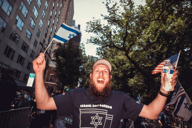 May 31, 2026, New York, New York, USA: A parade participant chants with others during the annual Israel Day Parade in the Upper East Side of Manhattan. New York USA - ZUMAp287 20260531_znp_p287_008 Copyright: xFarhadxParsax
