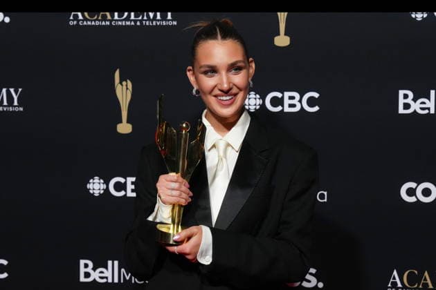 May 31, 2026, Toronto, On, CAN: Sophie No lisse holds a trophy after winning the Radius Award at The Canadian Screen Awards in Toronto on Sunday, May 31, 2026. Toronto CAN  - ZUMAc35_ 20260531_zaf_c35_056 Copyright: xChrisxYoungx